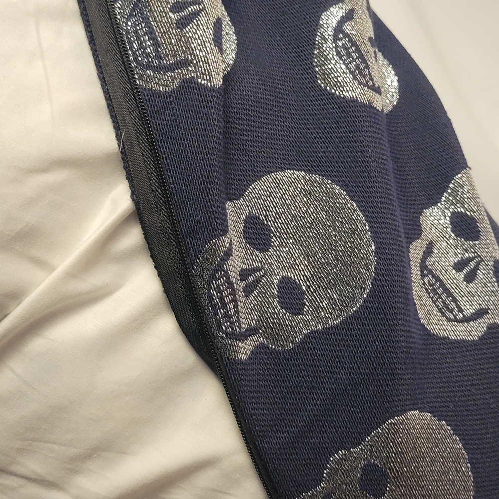 Caldeira Black, Navy and Silver Skull Accent Pillow New Rare - Picture 12 of 16